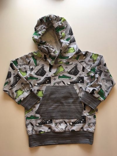 Kapuzen-Shirt in Gr. 98