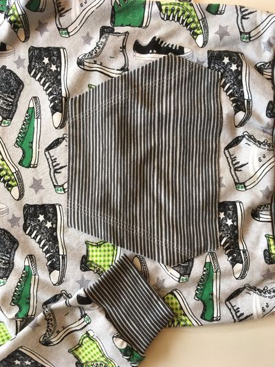 Bündchen und Tasche in Ringeljersey