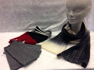 Schal Ajour und div. Merino-Ammedysli