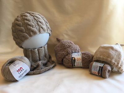 Kindermütze mit Zopfmuster und Babymützchen