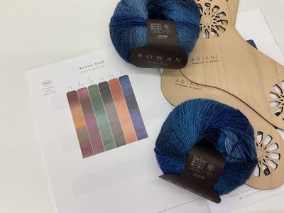 ROWAN Sockenwolle im Verlauf, Dochtgarn, ruhiger Farbverlauf